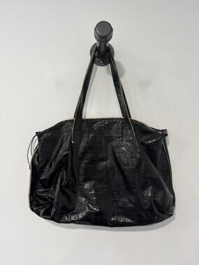 B. May Leather Zippered Tote Shoulder Bag Black